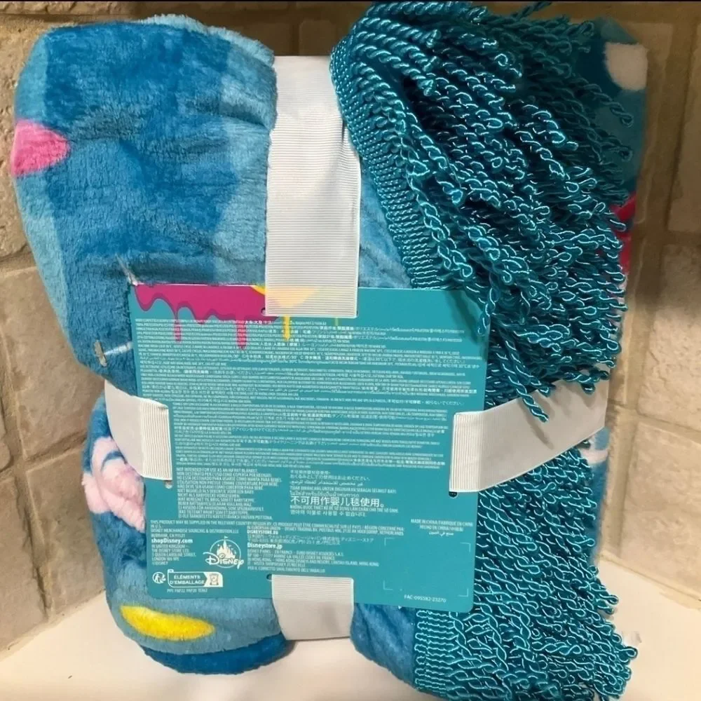 Alice In Wonderland Madly Mischievous Throw Blanket Disney Parks
